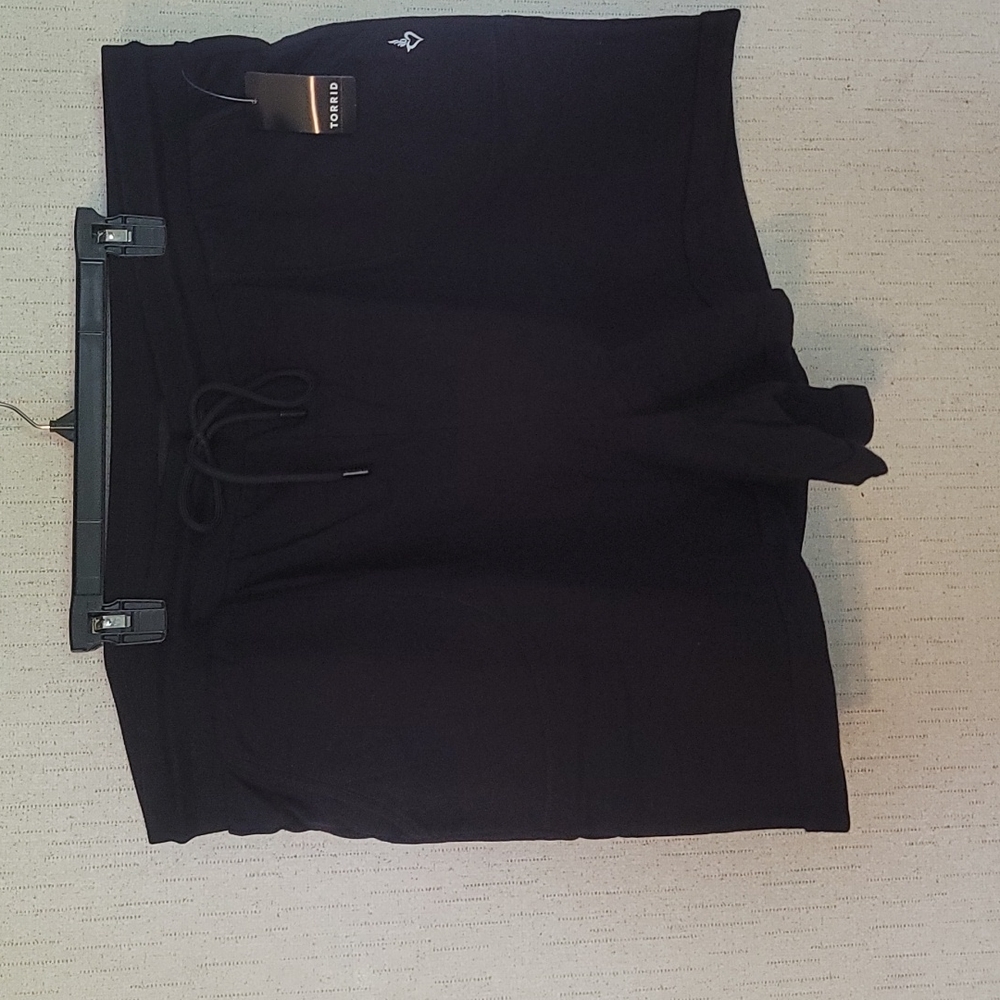 TORRID PLUS SIZE FRENCH TERRY CUFF SHORTS: BLACK: NWT: SZ 3
